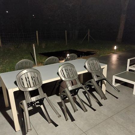 Le Reposoir Maison Spacieuse Avec Feu Au Bois Bertogne Exterior photo